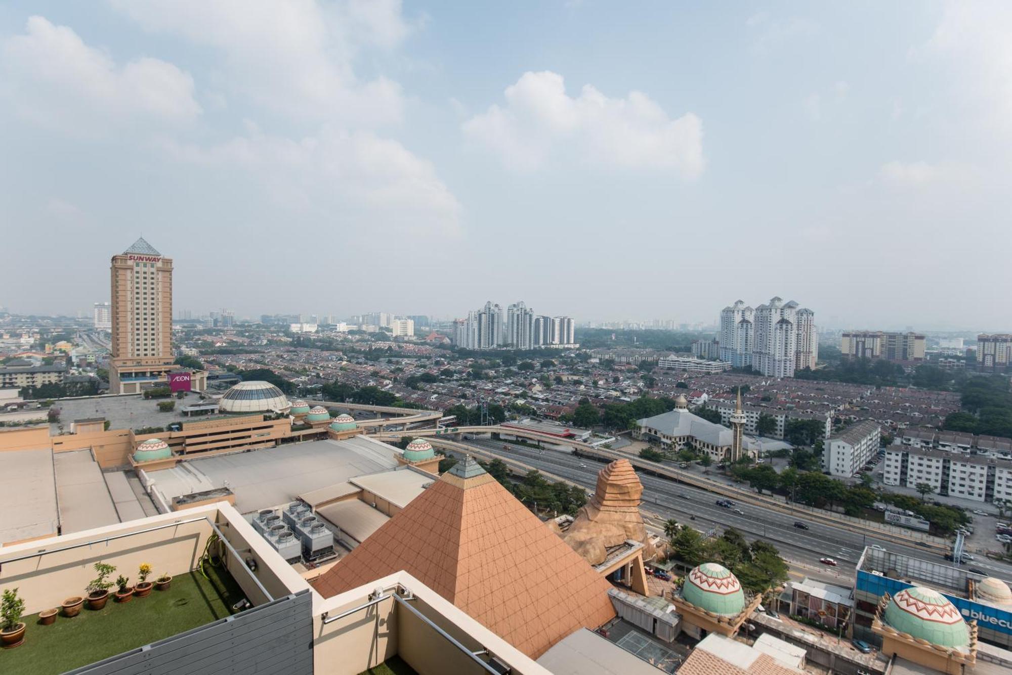 Resort Suites At Bandar Sunway Petaling Jaya Extérieur photo